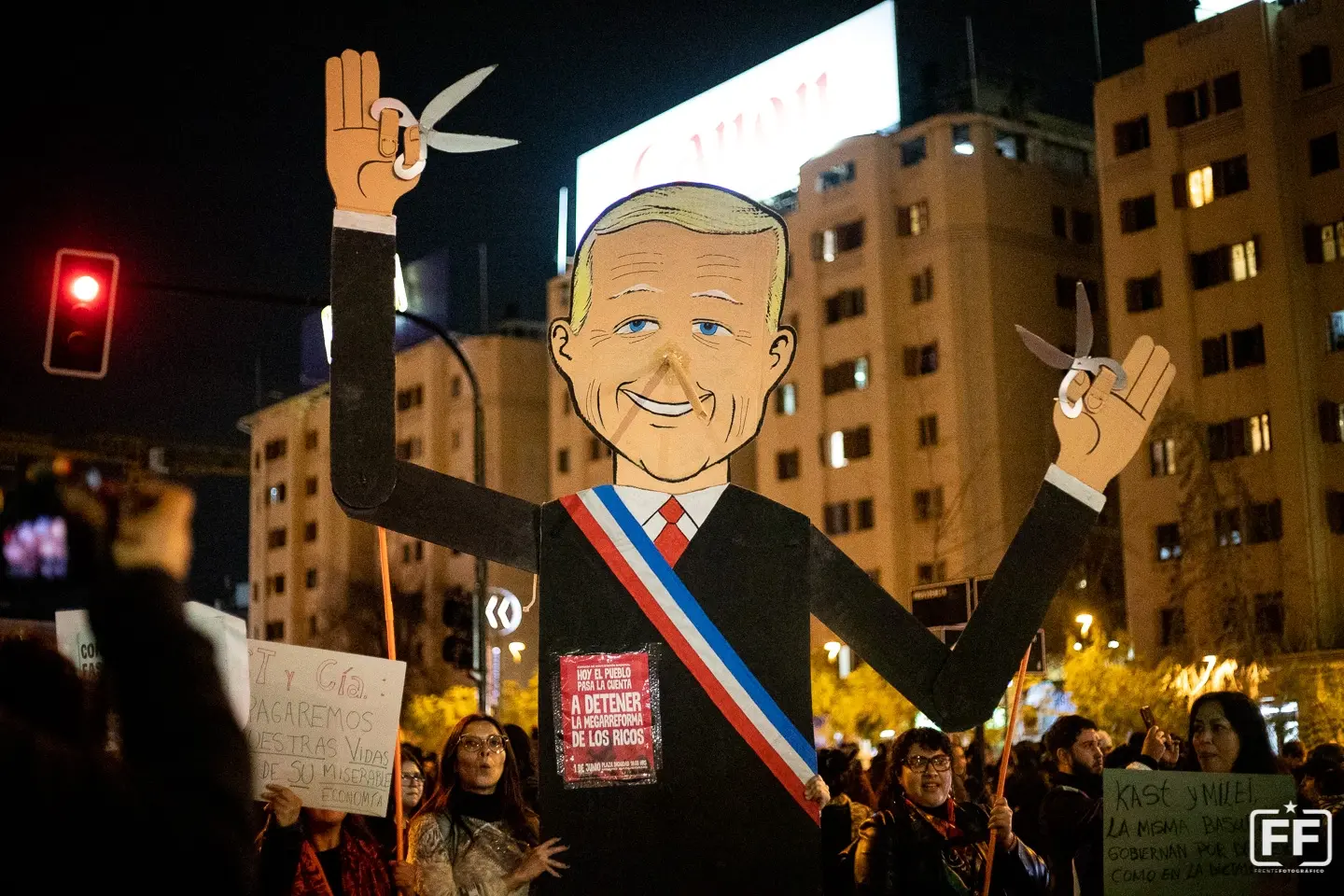 Imagen de portada de La hora de la política: a construir un plan táctico para las luchas populares.